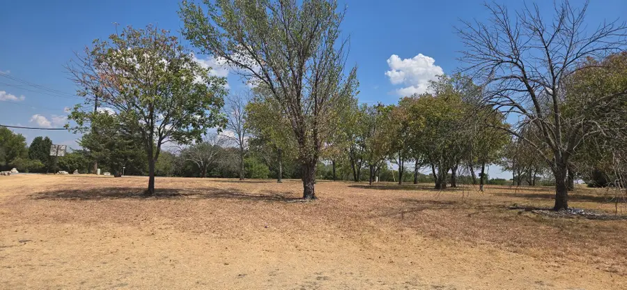 139 Pecan Drive, Gainesville, TX 76240 - #2