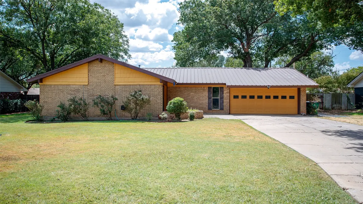 1009 W Edwards, Olney, TX 76374 - #1