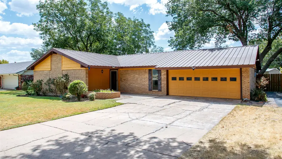 1009 W Edwards, Olney, TX 76374 - #2