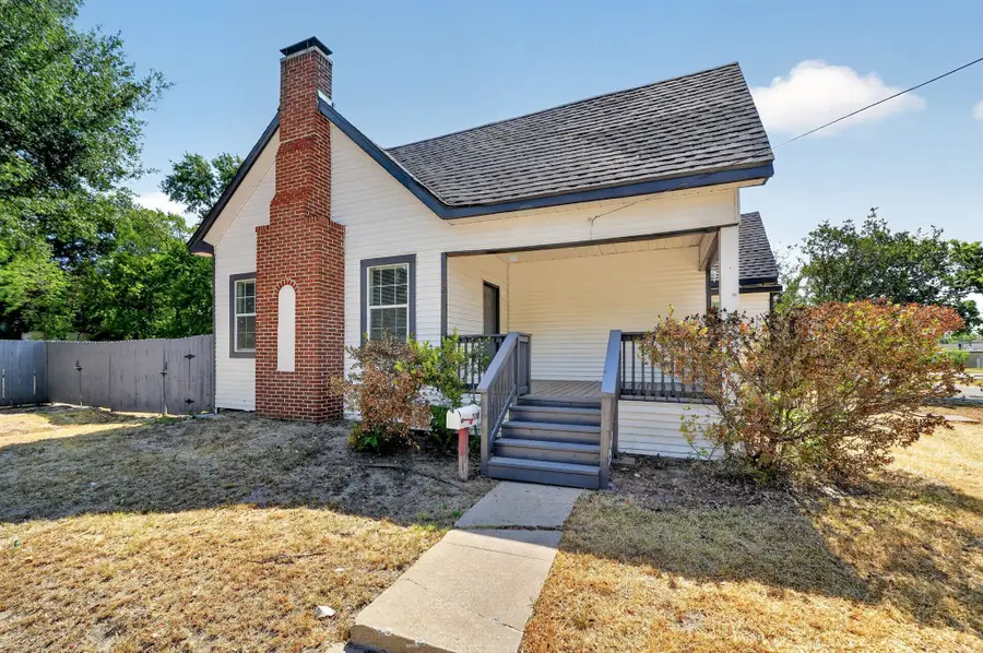 200 1st Street, Terrell, TX 75160 - #2