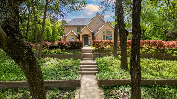 1254 Whispering Oaks Drive, DeSoto, TX 75115