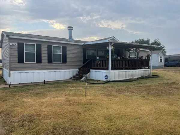 943 Winning Colors Drive, Wilmer, TX 75172