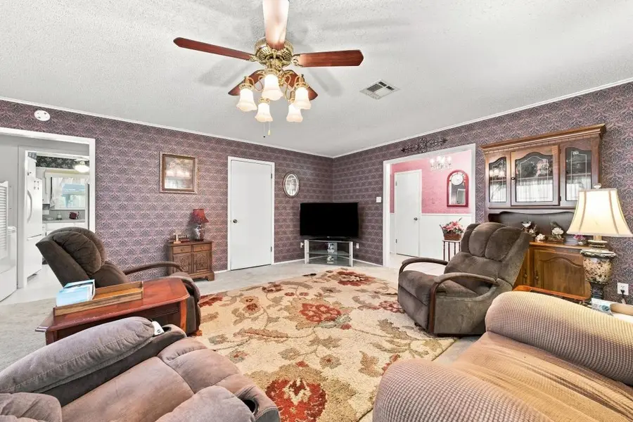 105 Virginia, Hewitt, TX 76643 - #2