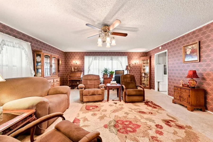 105 Virginia, Hewitt, TX 76643 - #3