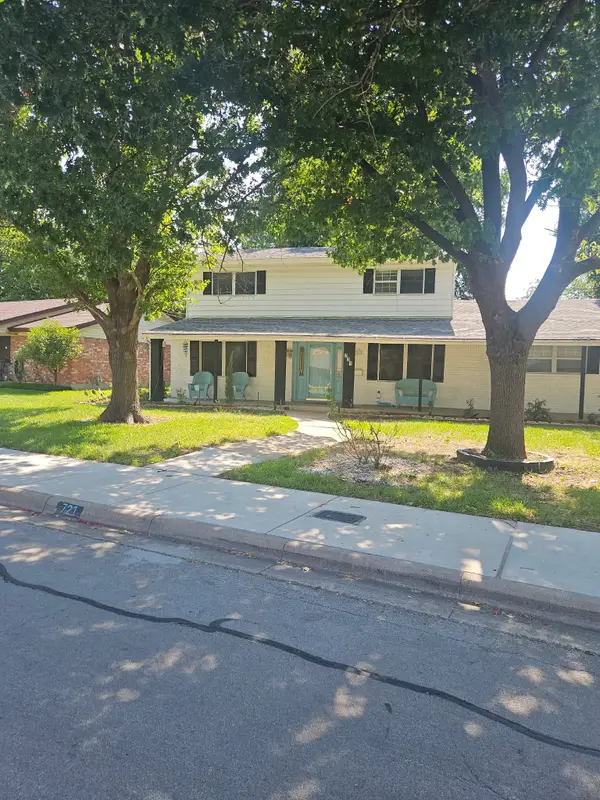 721 Thompson Drive, Saginaw, TX 76179