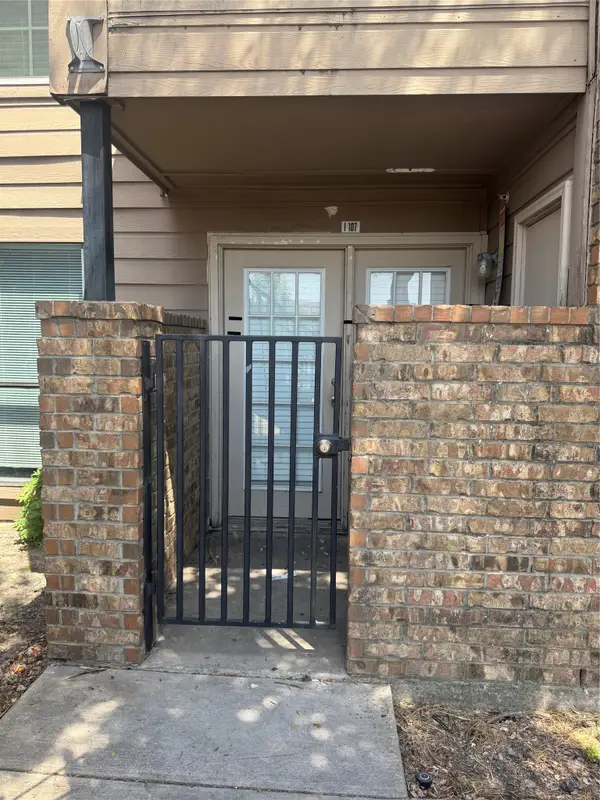 9817 Walnut Street #107, Dallas, TX 75243