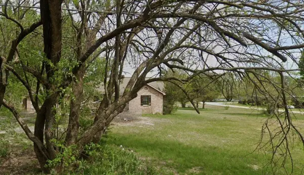 1357 N John Douglas Road, Van Alstyne, TX 75495