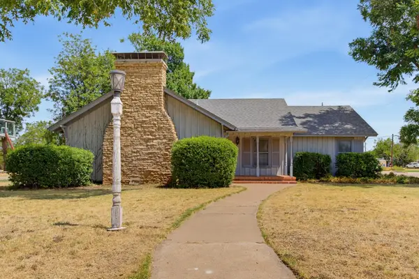 360 S 11th Avenue, Munday, TX 76371