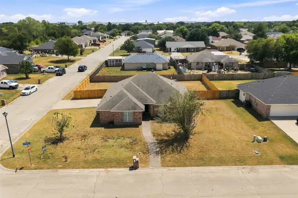 220 Knight Lane, Lacy Lakeview, TX 76705