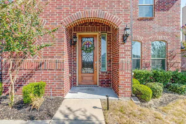 124 Lone Oak Drive, Crowley, TX 76036