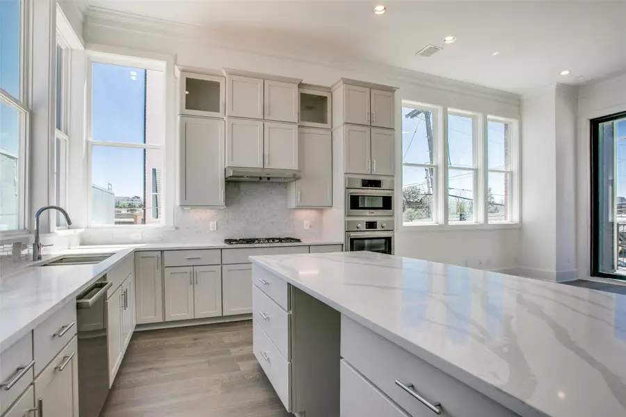 207 Carroll Street, Fort Worth, TX 76107 - #2