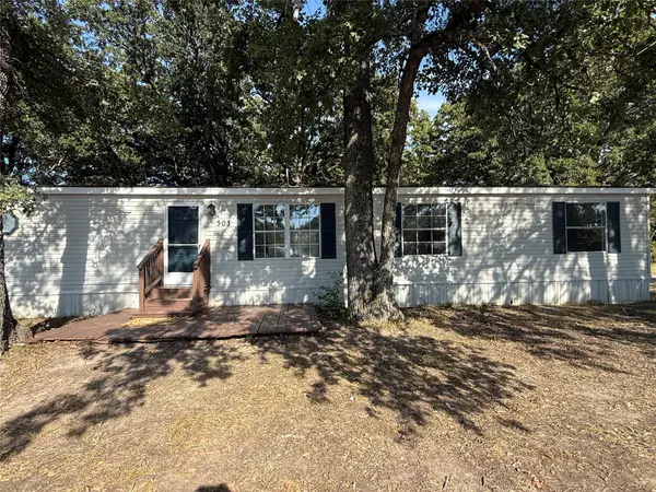 303 Horseman S Road, Greenville, TX 75401