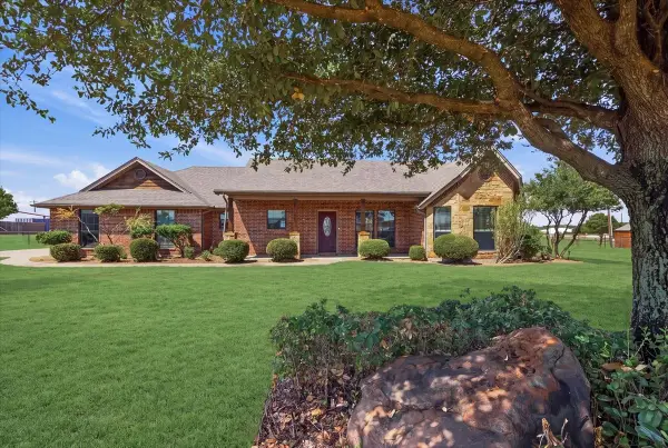 105 Savannah Drive, Weatherford, TX 76087