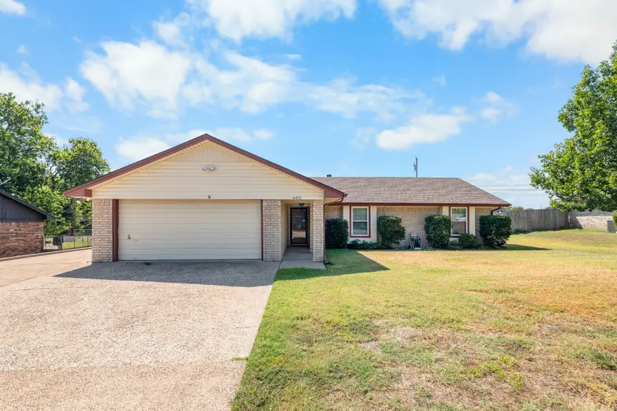 605 Angel Fire Drive, Hewitt, TX 76643 - #2