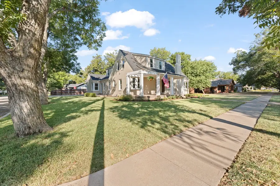 112 Bellevue Drive, Cleburne, TX 76033 - #2