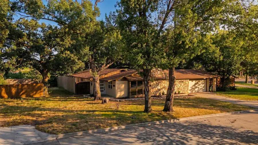 5144 Jennings Drive, North Richland Hills, TX 76180 - #2