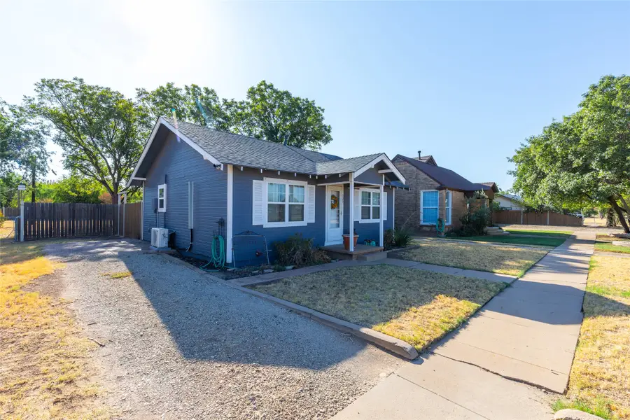 525 S Vassar Street, Stamford, TX 79553 - #3