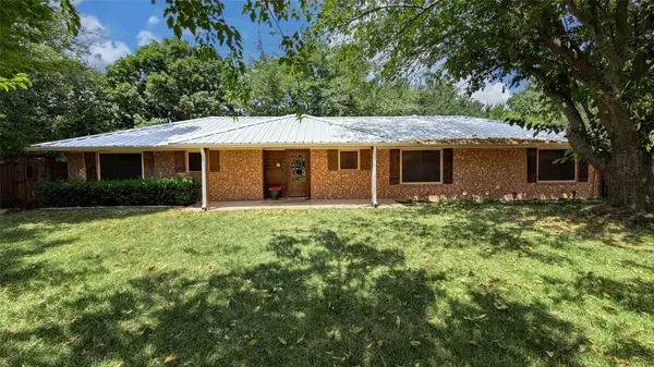4270 Sir Lancelot Circle, Midlothian, TX 76065