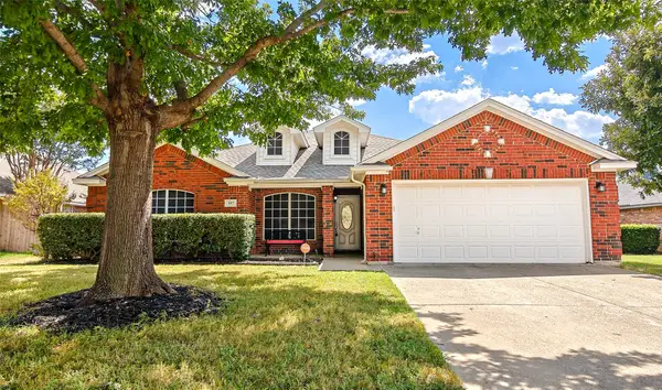 557 Willowview Drive, Saginaw, TX 76179