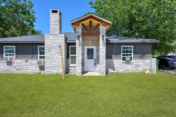 4506 Garden View Drive, Granbury, TX 76049
