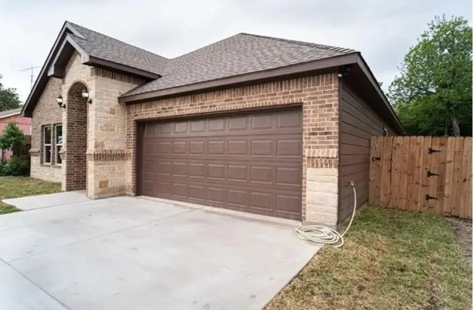 3229 Thannisch Avenue, Fort Worth, TX 76105 - #1