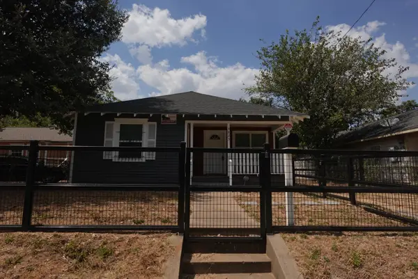 3823 Jamaica, Dallas, TX 75210