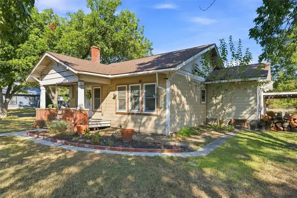202 E Avenue E, Rosebud, TX 76570