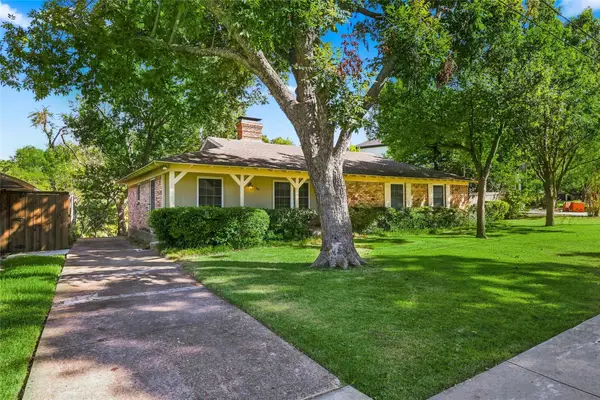 802 Saint Lukes Drive #Dr., Richardson, TX 75080