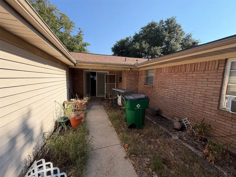 2121 Elton Road, Haltom City, TX 76117 - #2