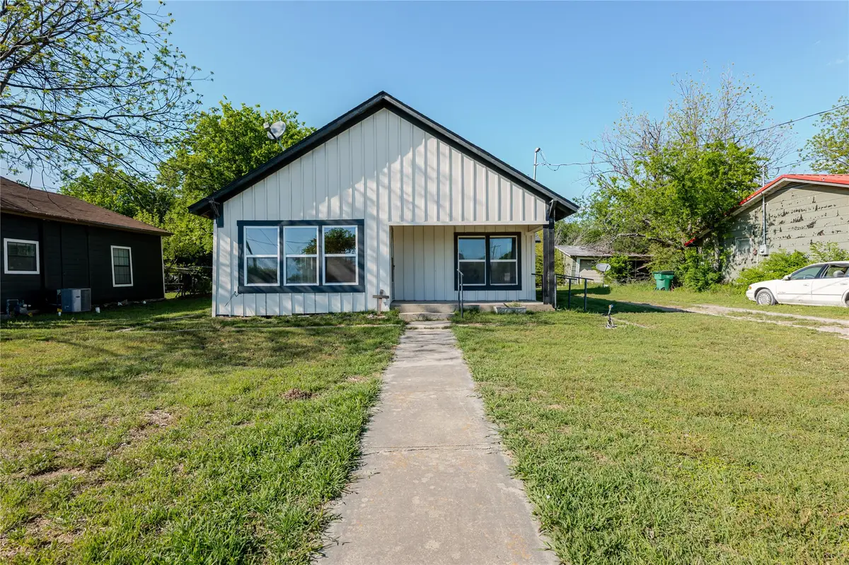 228 W Archer Street, Jacksboro, TX 76458 - #1