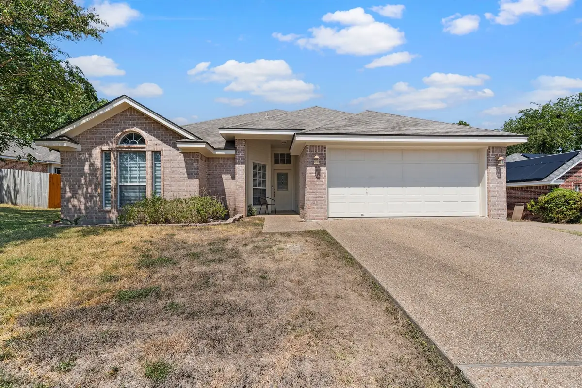 616 Pebble Creek Drive, Hewitt, TX 76643 - #1