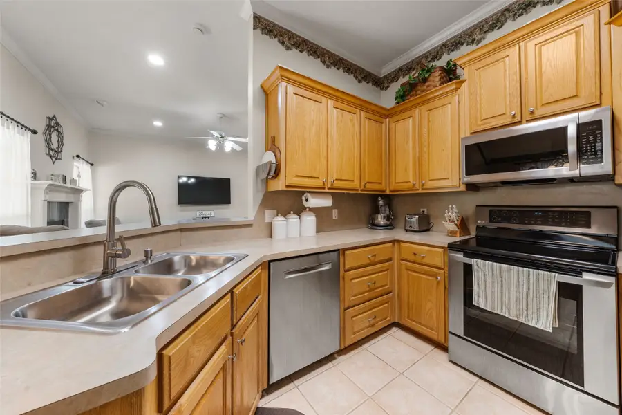 616 Pebble Creek Drive, Hewitt, TX 76643 - #2