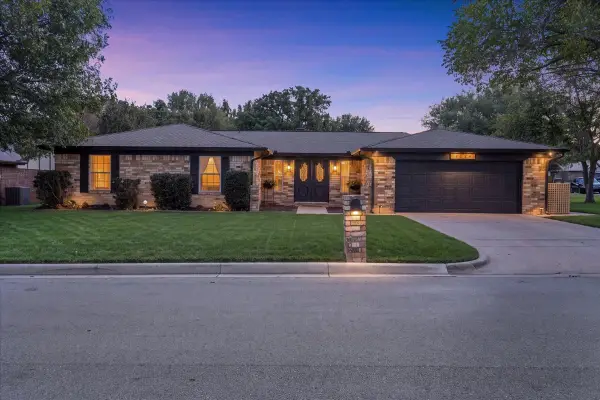 8224 Pearl Street, North Richland Hills, TX 76180