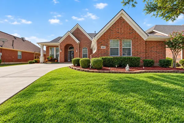 6869 Cape Cod Drive, Grand Prairie, TX 75054