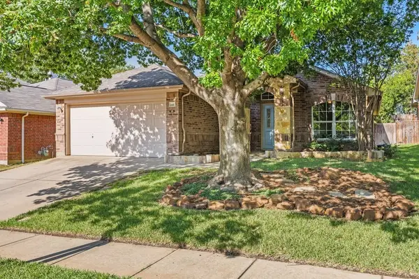 15533 Adlong Drive, Fort Worth, TX 76262