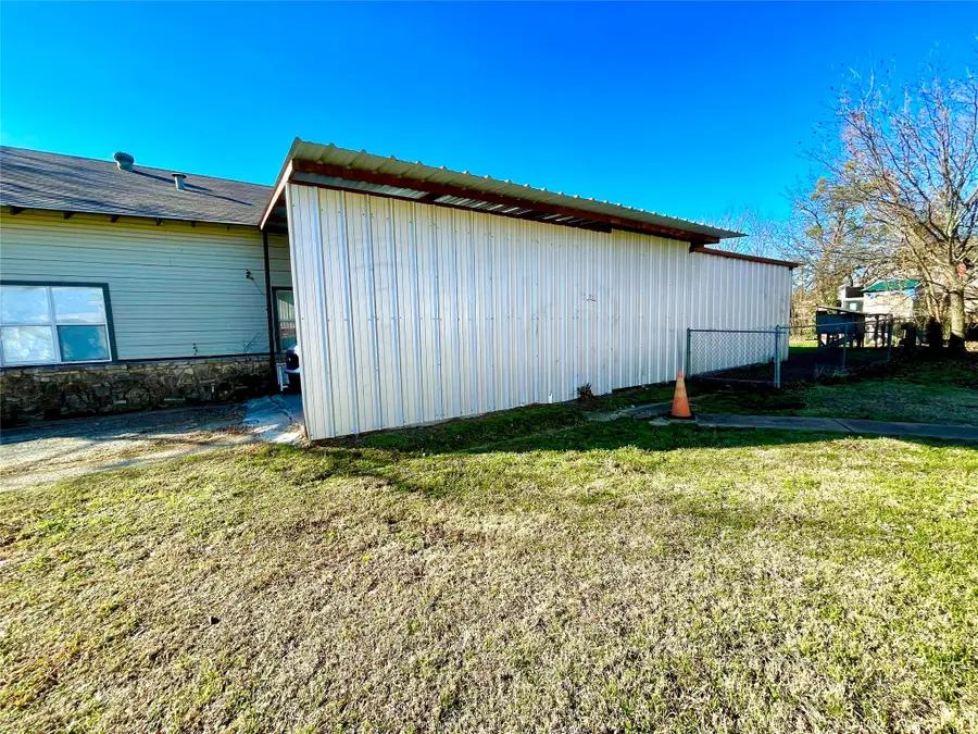 209 N Bowie Street, Jacksboro, TX 76458 - #2