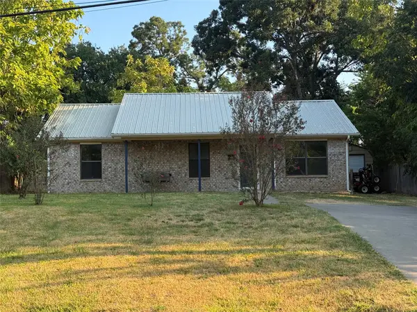 315 E 2nd Street, Bonham, TX 75418