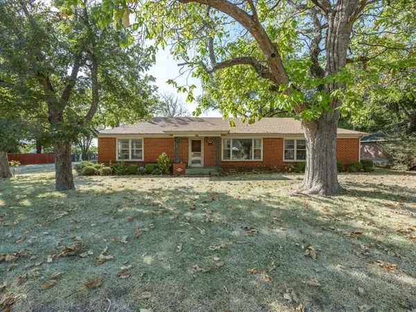 1003 E Milam Street, Ennis, TX 75119