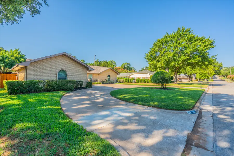 1804 Lincolnshire Drive, Bedford, TX 76021 - #2