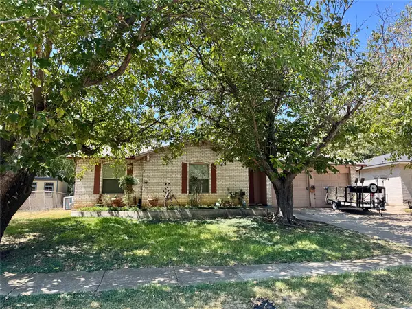 2602 Cottonwood Street, Arlington, TX 76014