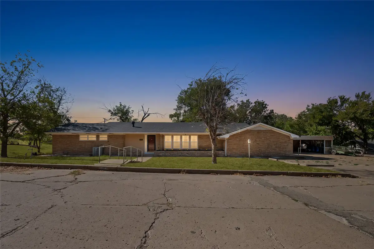 1011 E Connell Street, Breckenridge, TX 76424 - #1