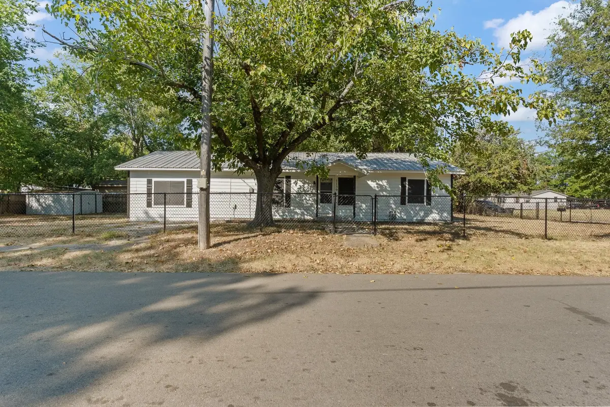 1130 Alvarado Street, Cleburne, TX 76031 - #1