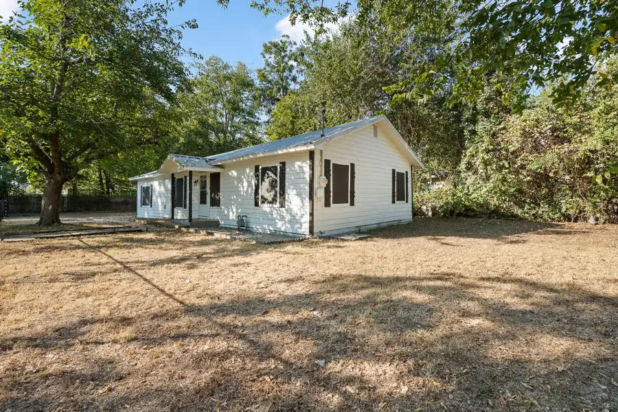 1130 Alvarado Street, Cleburne, TX 76031 - #2