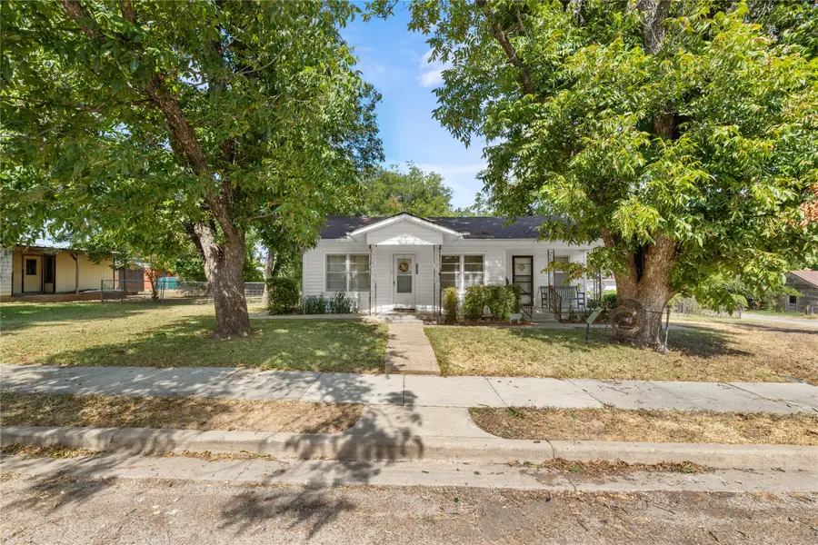 207 S Erath, Meridian, TX 76665 - #2
