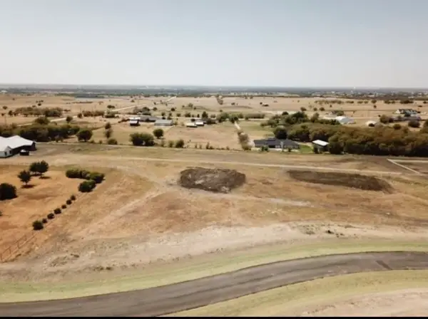 725 Rolling Acres Dr, Ponder, TX 76259