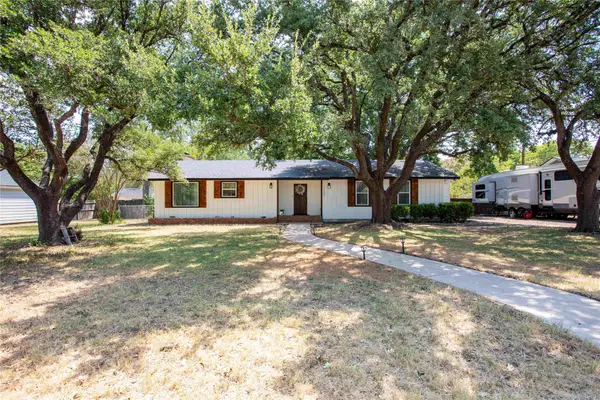 1132 W 8th Street, McGregor, TX 76657