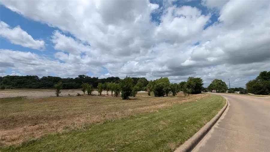 1800 W Crawford Street, Denison, TX 75020 - #2