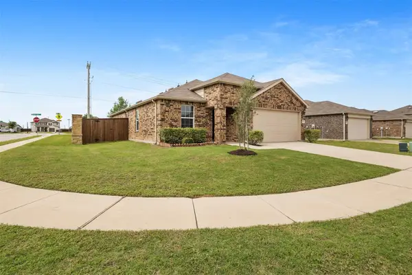 1914 Waggoner Drive, Aubrey, TX 76227