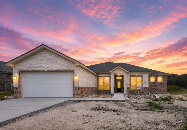 131 Lasso Loop, Lorena, TX 76655
