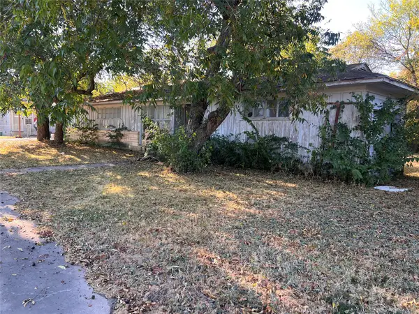 107 W Elm, Alvarado, TX 76009